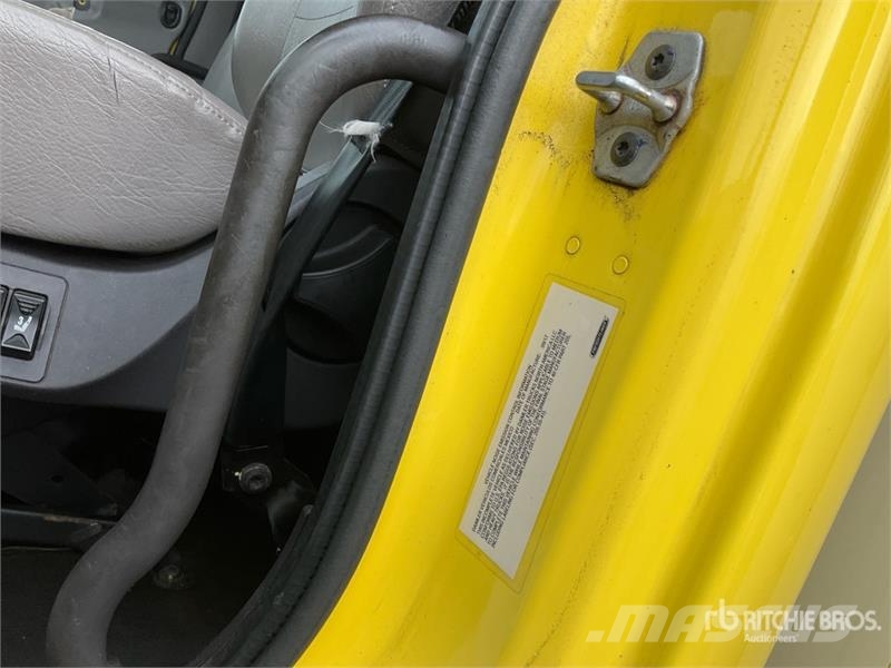 Freightliner M2 106 4x2 Van Truck Sunkvežimiai su dengtu kėbulu