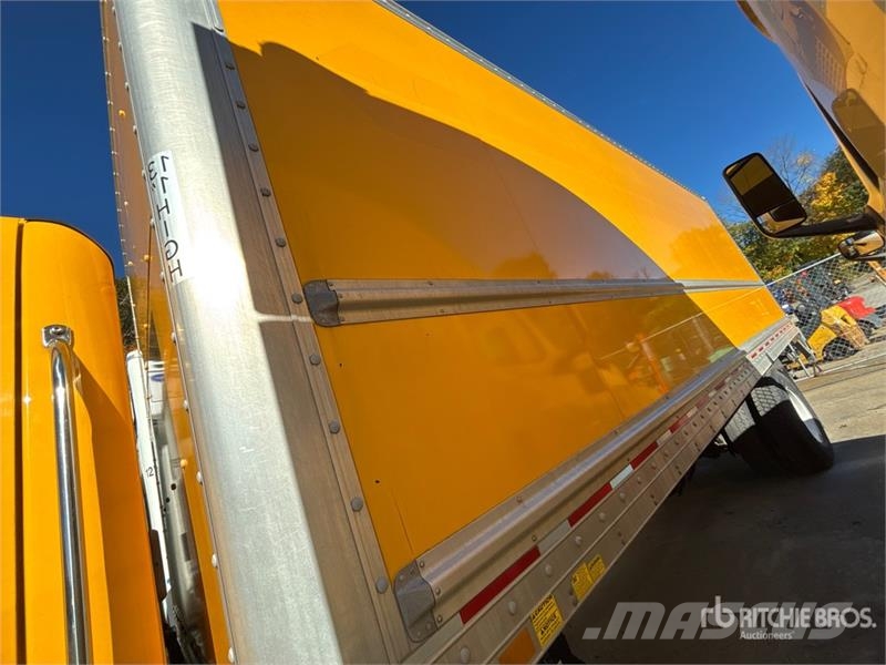 Freightliner M2 106 4x2 Van Truck Camiones caja cerrada