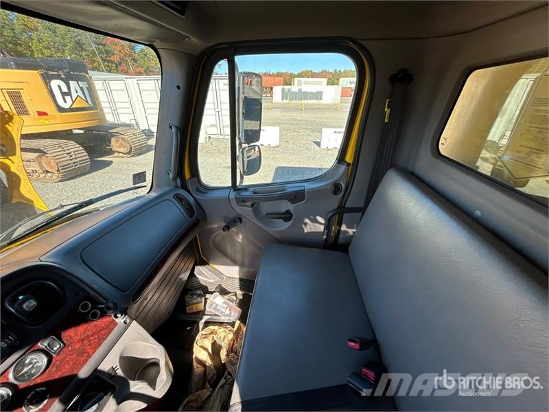 Freightliner M2 106 4x2 Van Truck Camiones caja cerrada