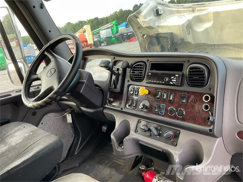 Freightliner M2 106 4x2 Van Truck ボックスボディー、ウイング、箱車