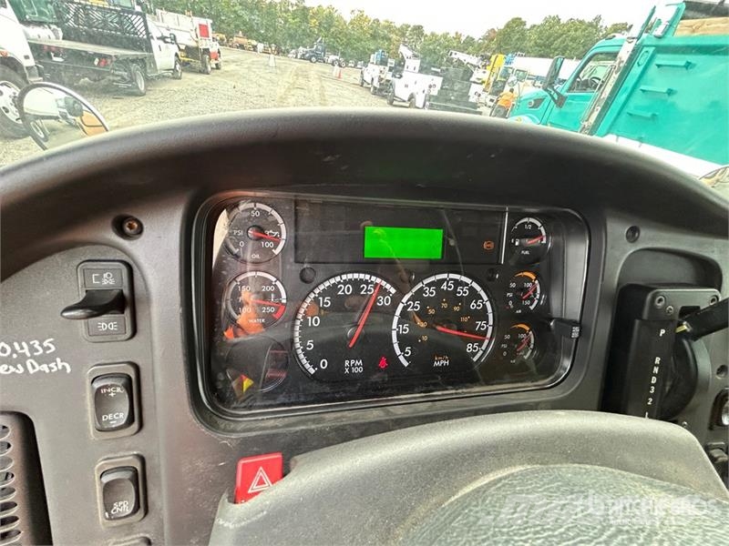 Freightliner M2 106 4x2 Van Truck Camion Fourgon