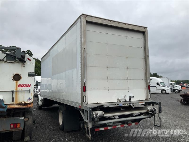 Freightliner M2 106 4x2 Van Truck Kapali kasa kamyonlar