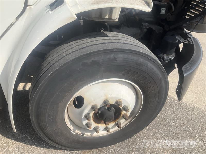 Freightliner M2 106 4x2 Van Truck (Inoperable) Samochody ciężarowe ze skrzynią zamkniętą