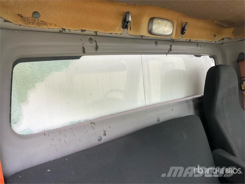 Freightliner M2 106 4x2 Van Truck 貨箱式卡車