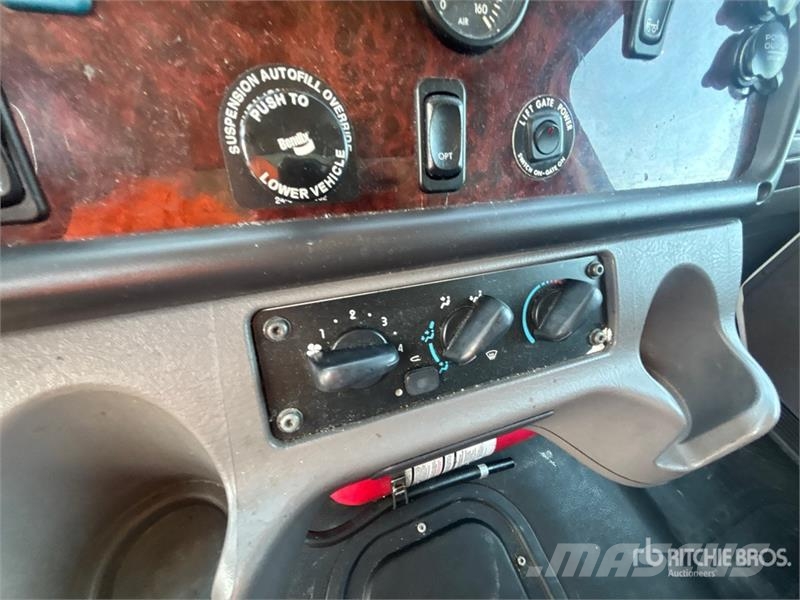 Freightliner M2 106 4x2 Van Truck (Inoperable) Camion cassonati