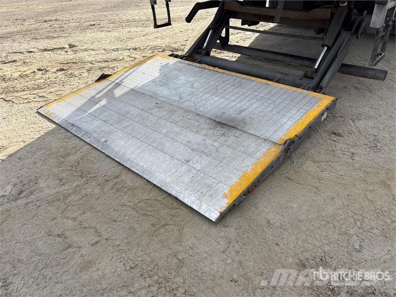 Freightliner M2 106 4x2 Van Truck Furgons