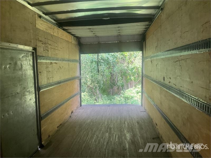 Freightliner M2 106 4x2 Van Truck (Inoperable) Samochody ciężarowe ze skrzynią zamkniętą