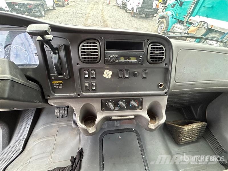 Freightliner M2 106 4x2 Van Truck Camion Fourgon