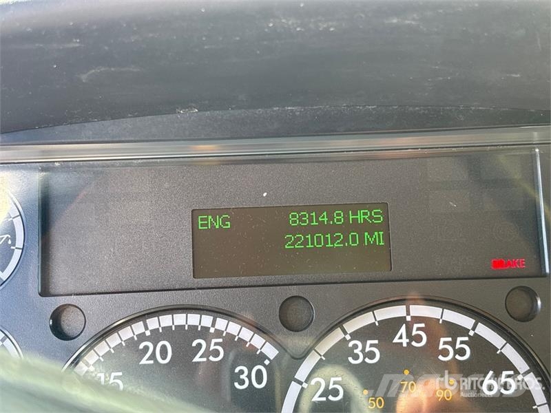 Freightliner M2 106 4x2 Van Truck Furgons