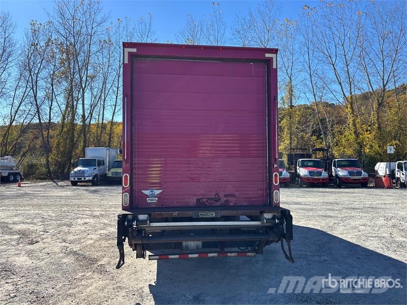 Freightliner M2 106 4x2 Moving Extended Cab Van Truck Фургони