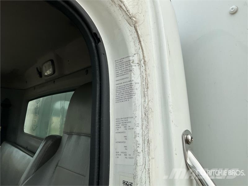 Freightliner M2 106 4x2 Van Truck (Inoperable) Kofferaufbau