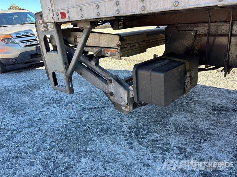 Freightliner M2 106 4x2 Van Truck 厢式货车