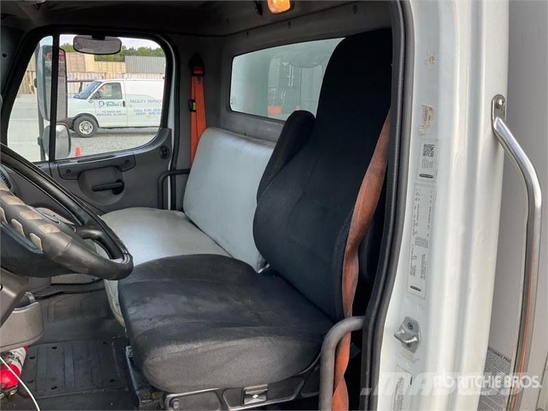 Freightliner M2 106 4x2 Van Truck ボックスボディー、ウイング、箱車