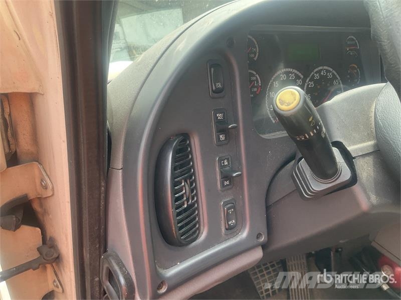 Freightliner M2 106 4x2 Van Truck (Inoperable) Samochody ciężarowe ze skrzynią zamkniętą