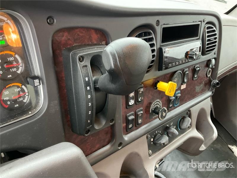 Freightliner M2 106 4x2 Van Truck Camion cassonati