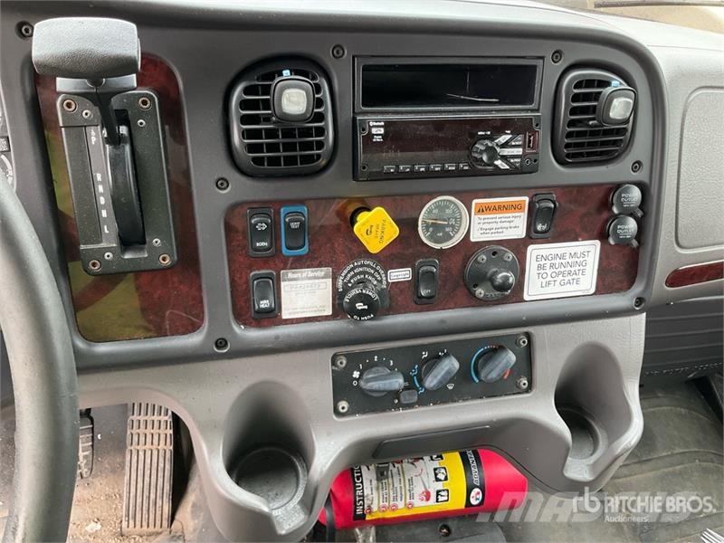 Freightliner M2 106 4x2 Van Truck (Inoperable) Kofferaufbau