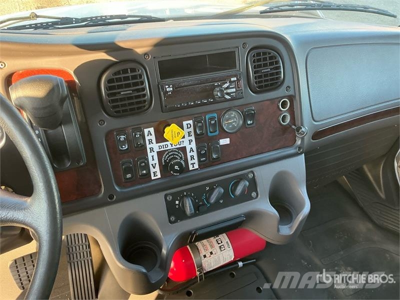Freightliner M2 106 4x2 Van Truck Furgons