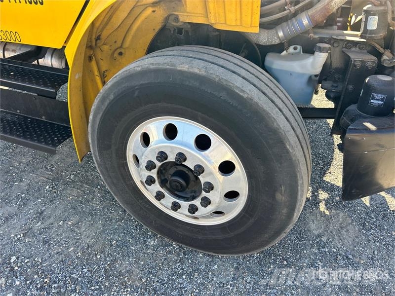 Freightliner M2 106 4x2 Van Truck Camiones caja cerrada
