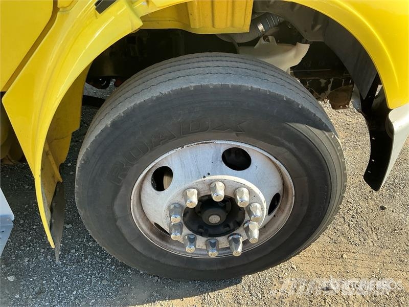 Freightliner M2 106 4x2 Van Truck Sanduk kamioni