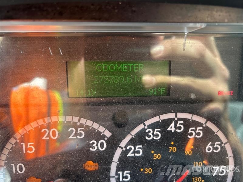 Freightliner M2 106 4x2 Van Truck Furgons