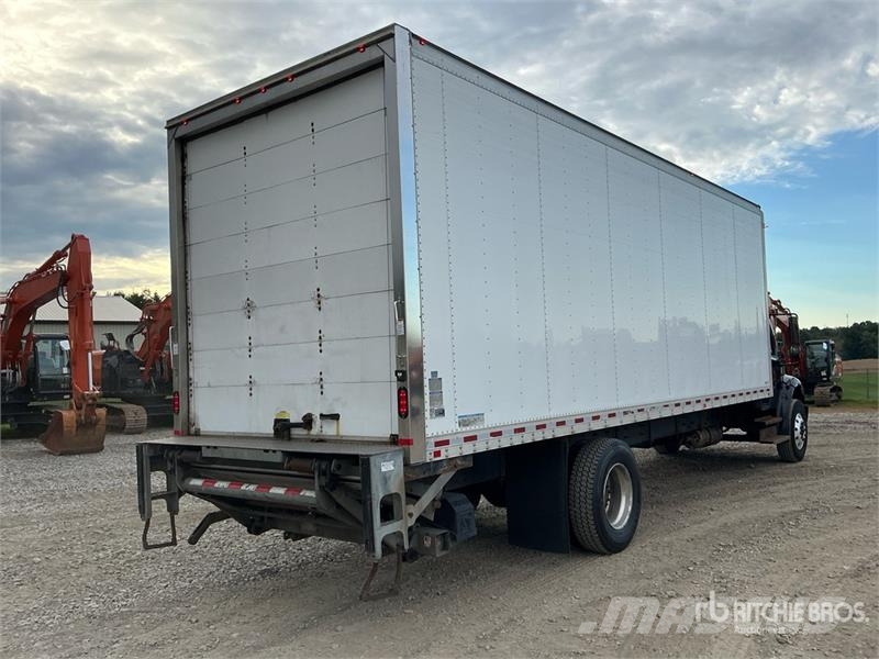 Freightliner M2 106 4x2 Van Truck Dobozos teherautók