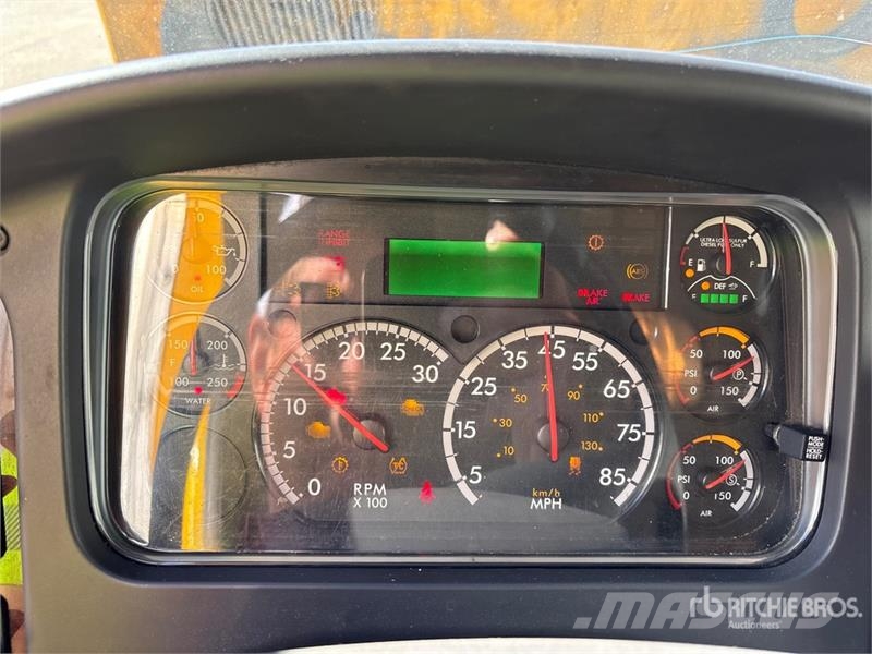 Freightliner M2 106 4x2 Van Truck Camiones caja cerrada