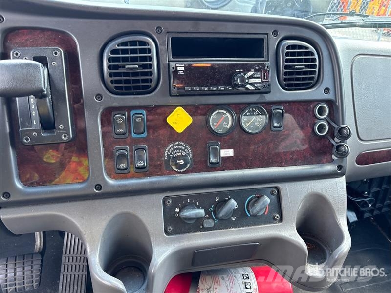 Freightliner M2 106 4x2 Van Truck (Inoperable) Kapali kasa kamyonlar