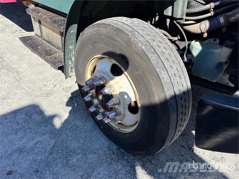 Freightliner M2 106 4x2 Moving Extended Cab Van Truck Фургони