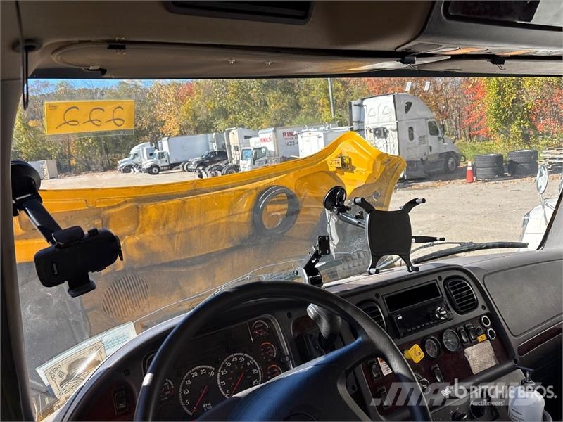 Freightliner M2 106 4x2 Van Truck Camiones caja cerrada