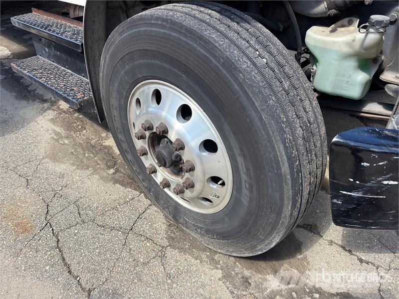 Freightliner M2 106 4x2 Van Truck (Inoperable) Kapali kasa kamyonlar