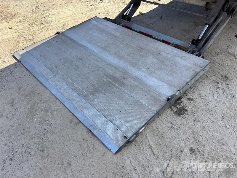 Freightliner M2 106 4x2 Van Truck Box trucks