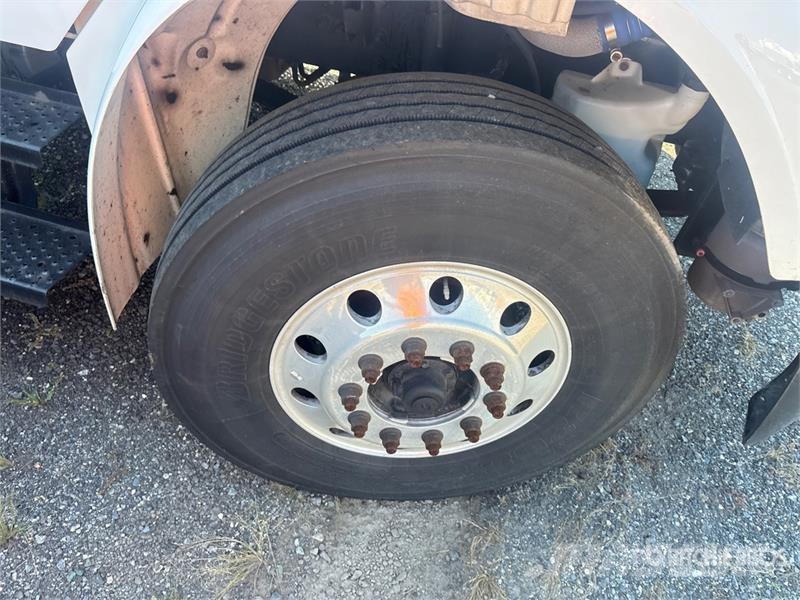 Freightliner M2 106 4x2 Van Truck (Inoperable) Camion cassonati