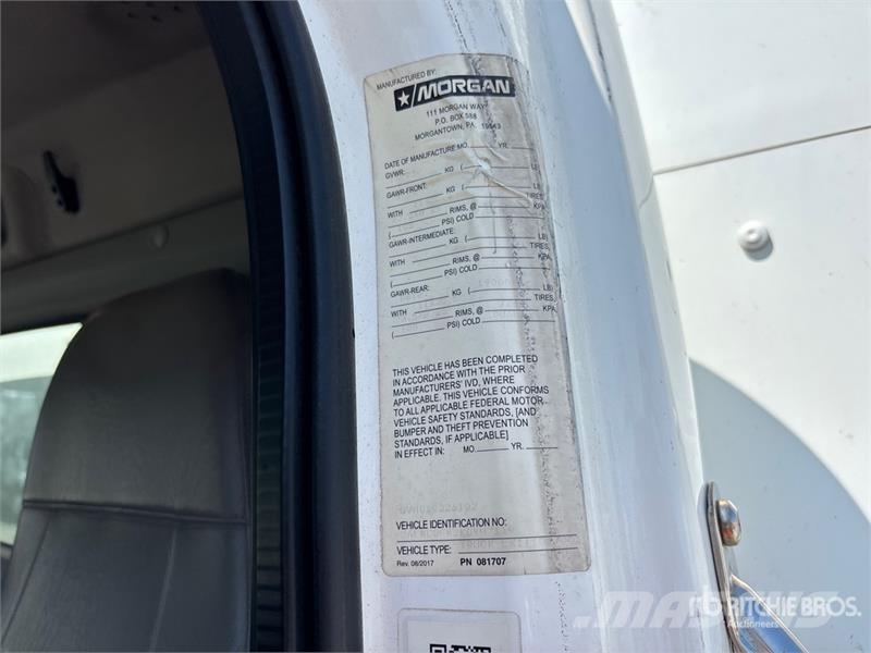 Freightliner M2 106 4x2 Van Truck Skriňová nadstavba