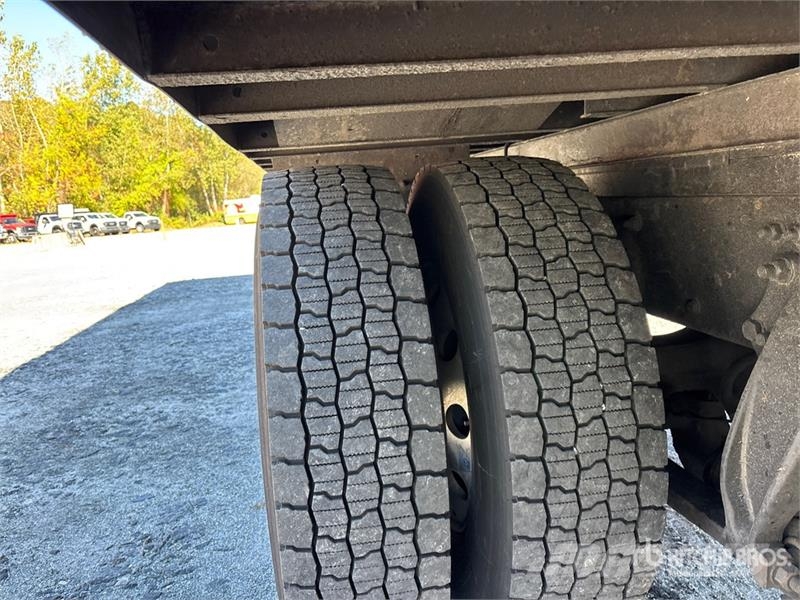 Freightliner M2 106 4x2 Van Truck Furgoonautod
