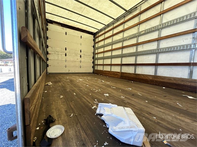 Freightliner M2 106 4x2 Van Truck Camiones caja cerrada