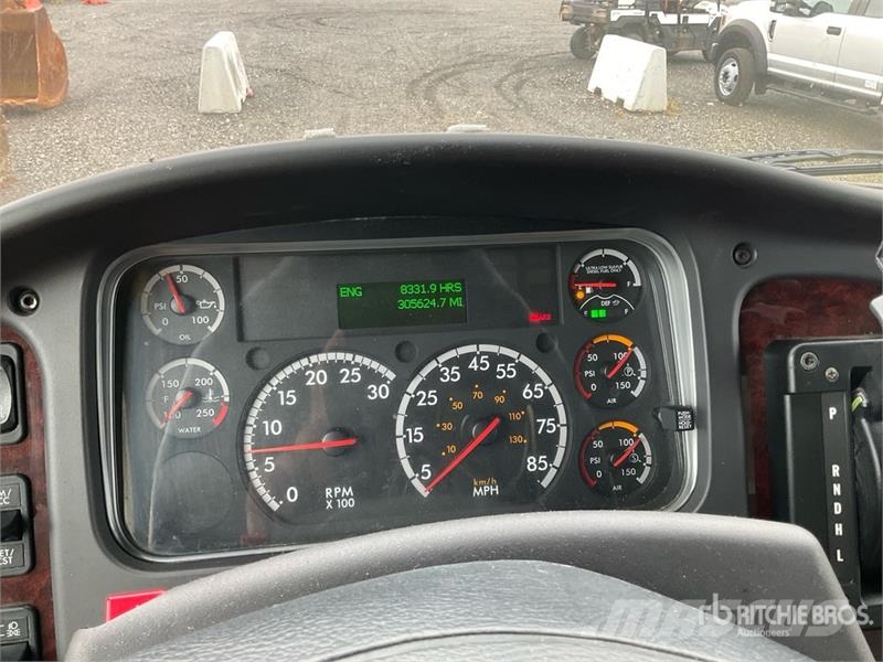 Freightliner M2 106 4x2 Van Truck Sunkvežimiai su dengtu kėbulu