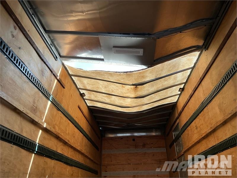 Freightliner M2 106 4x2 Van Truck Skriňová nadstavba