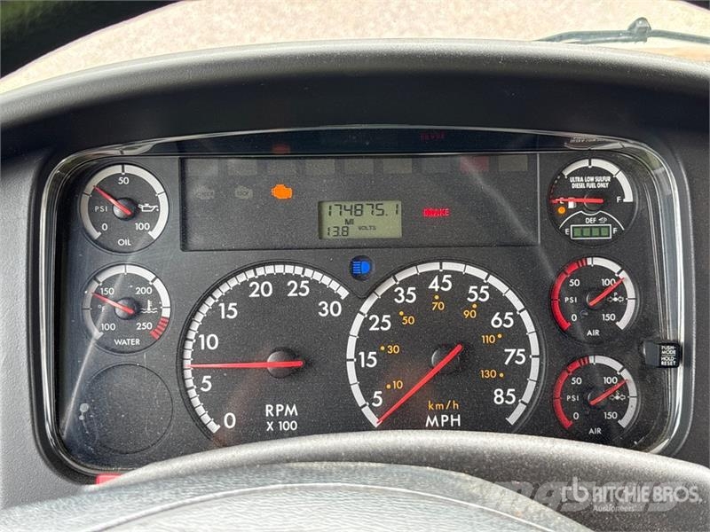 Freightliner M2 106 4x2 Extended Cab Tow Truck Hinausautot