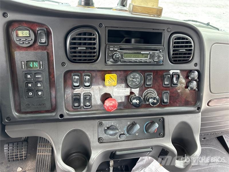 Freightliner M2 106 4x2 Extended Cab Tow Truck Hinausautot