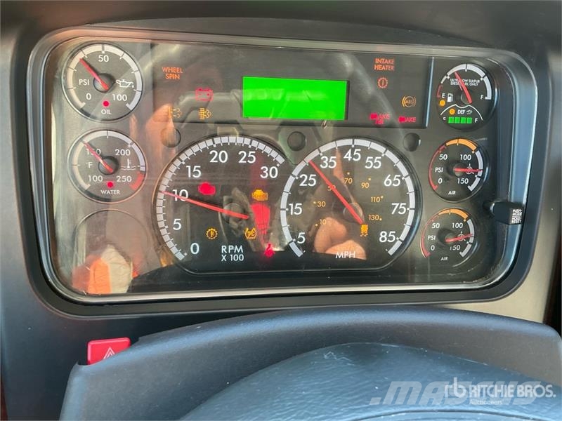 Freightliner M2 106 4x2 Van Truck Furgons