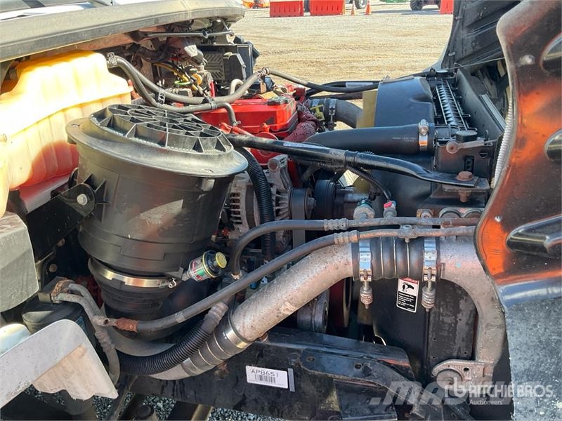 Freightliner M2 106 4x2 Van Truck Каросерии