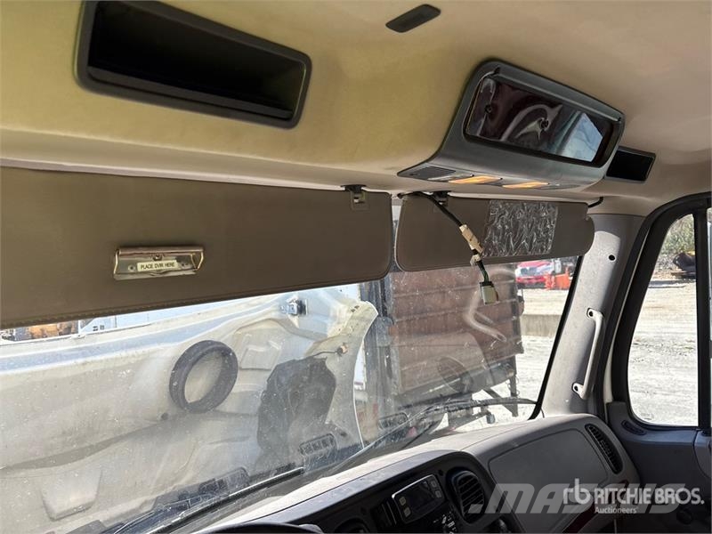 Freightliner M2 106 4x2 Van Truck Box trucks