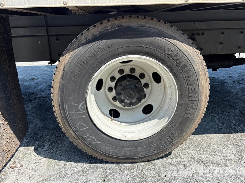 Freightliner M2 106 4x2 Van Truck Skriňová nadstavba