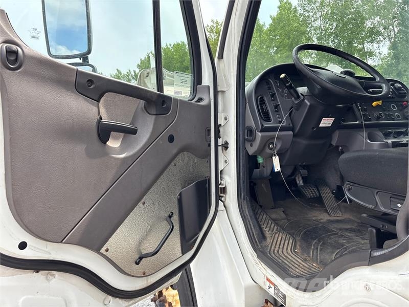 Freightliner M2 106 4x2 Van Truck Box body trucks