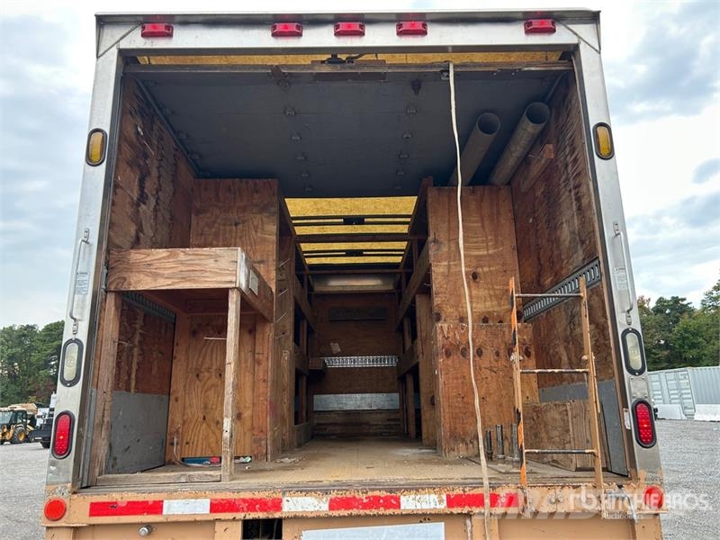 Freightliner M2 106 4x2 Van Truck Camion Fourgon