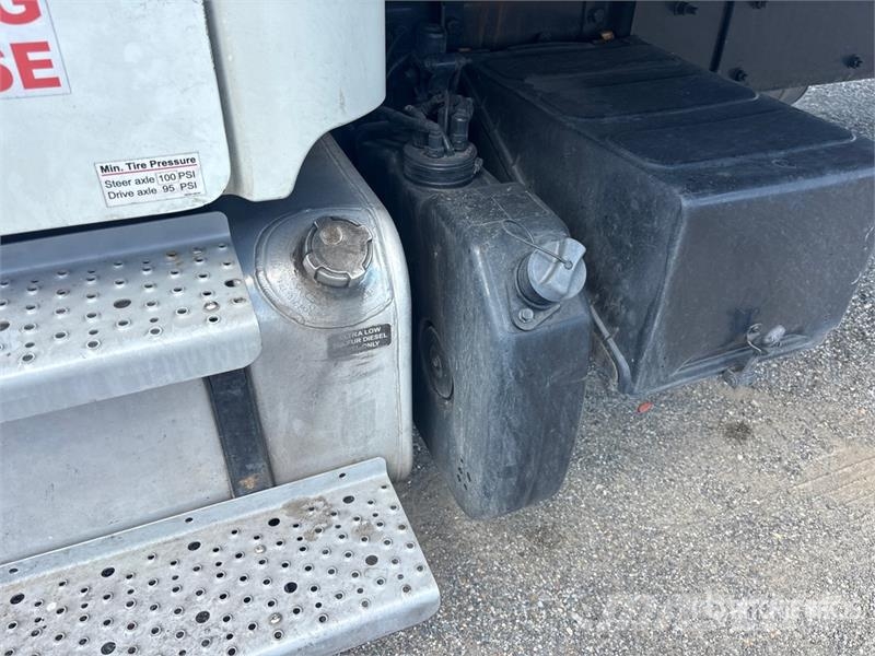 Freightliner M2 106 4x2 Van Truck Camion Fourgon