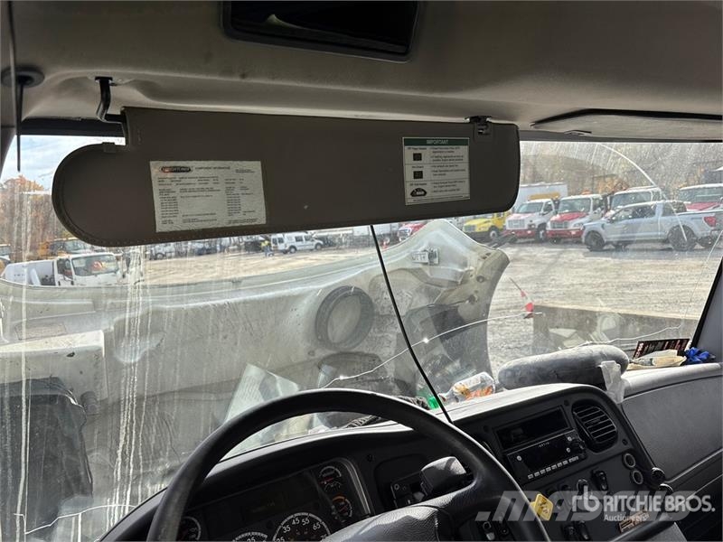 Freightliner M2 106 4x2 Van Truck Box body trucks