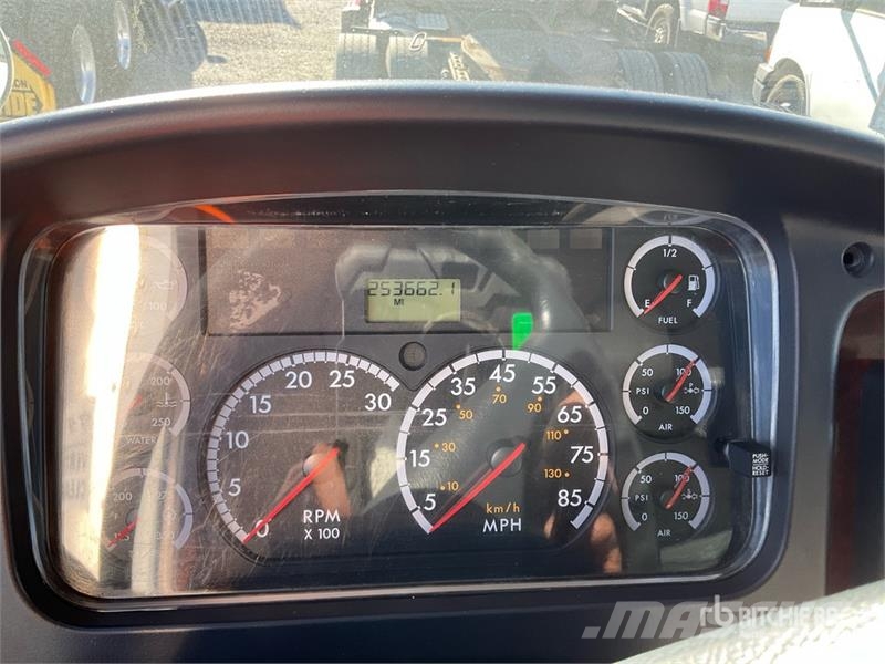 Freightliner M2 106 4x2 Van Truck Каросерии