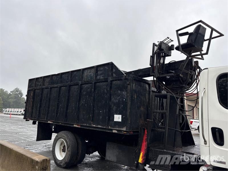 Freightliner M2 106 4x2 Grapple Truck Grijpers