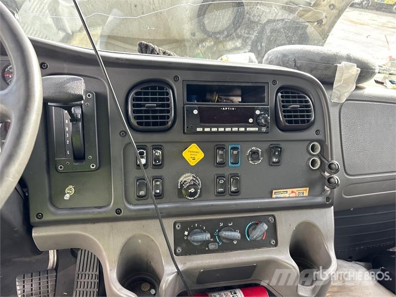 Freightliner M2 106 4x2 Van Truck Box body trucks
